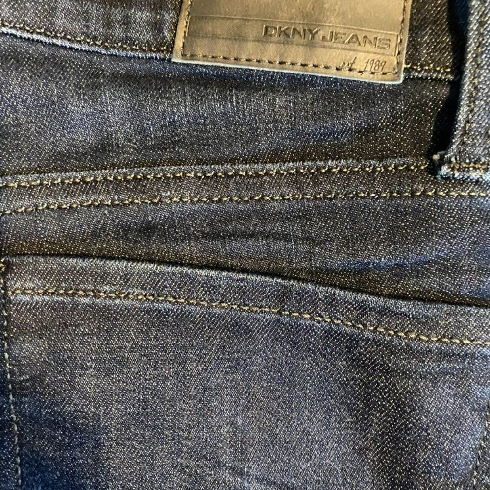 DKNY Dark Wash Jeans -- Sz 6 - Picture 5 of 7